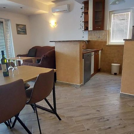 Sobra Adriatic - Apartment With Jacuzzi מראה חיצוני תמונה
