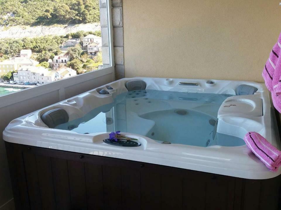 Sobra Adriatic - Apartment With Jacuzzi מראה חיצוני תמונה