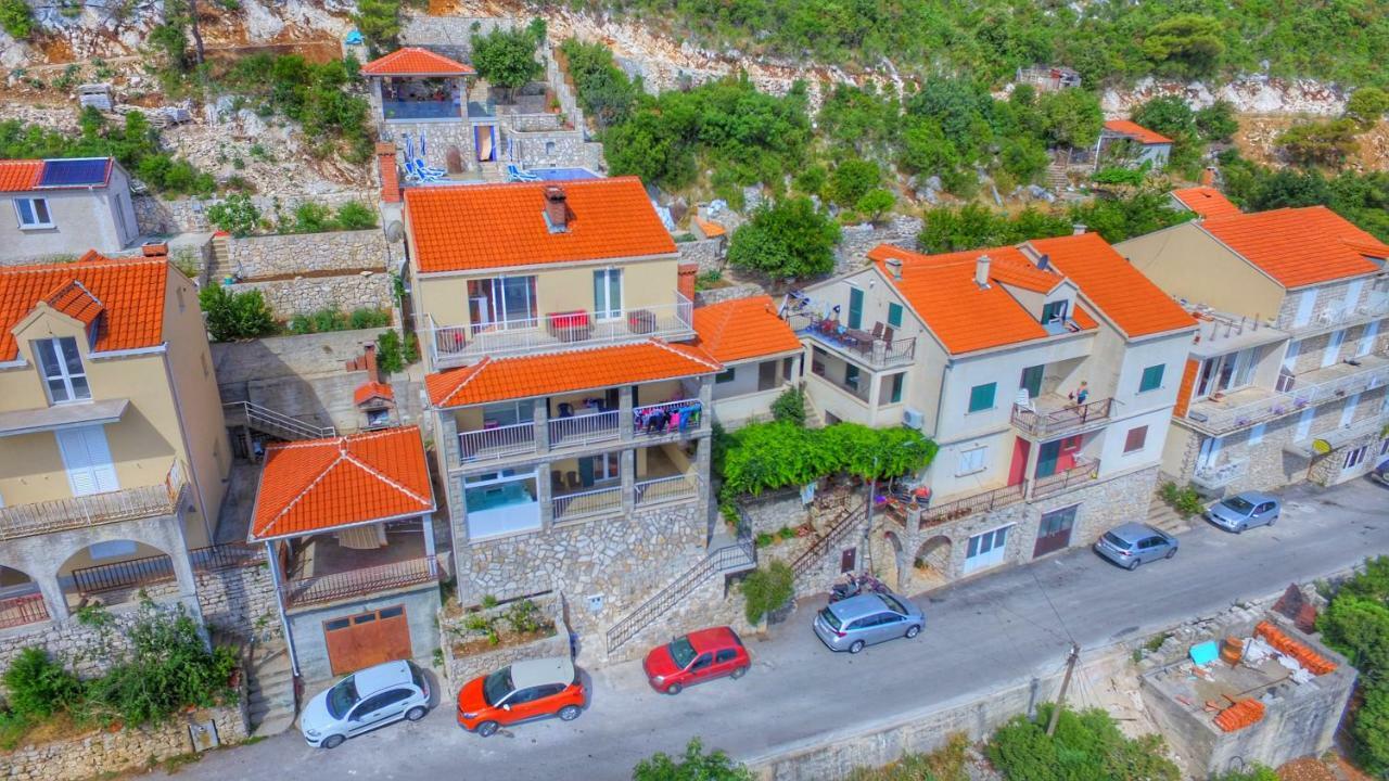 Sobra Adriatic - Apartment With Jacuzzi מראה חיצוני תמונה