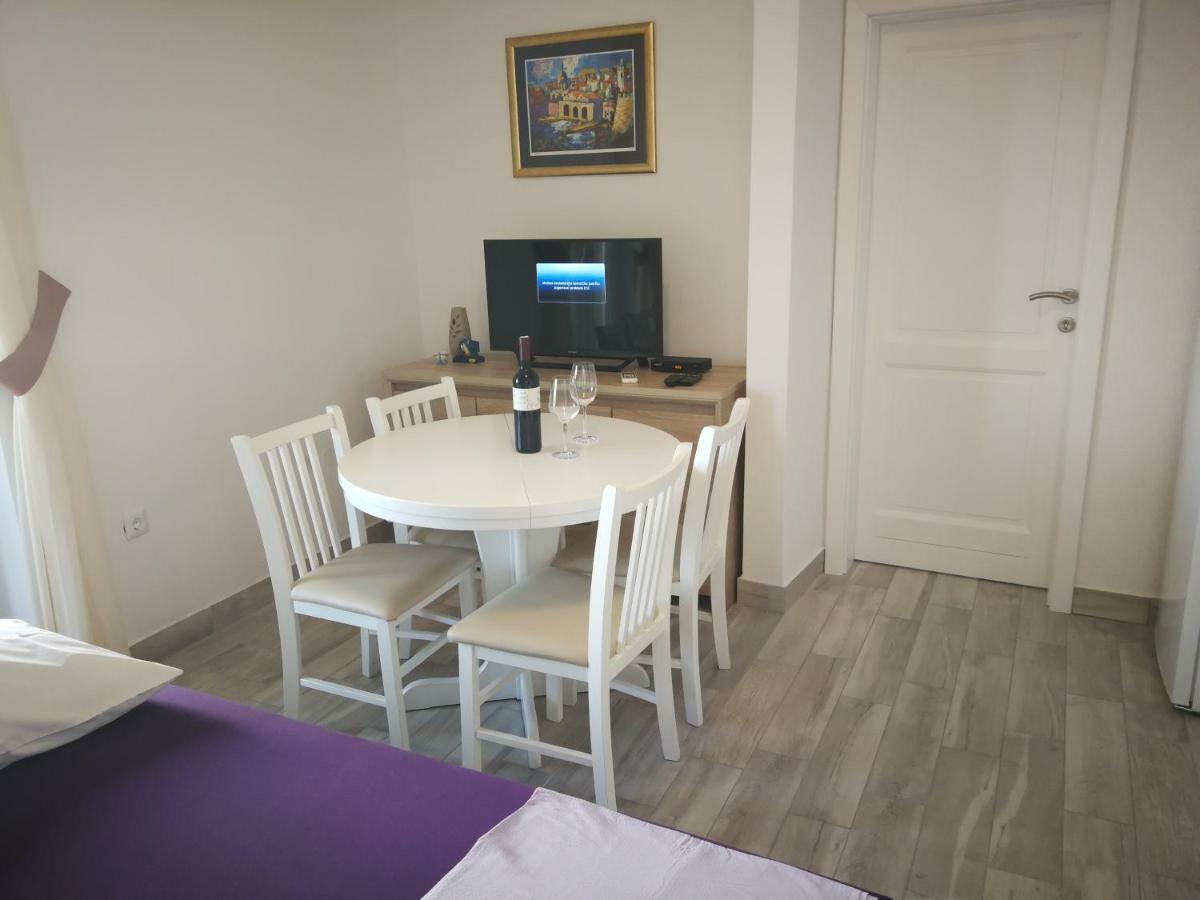 Sobra Adriatic - Apartment With Jacuzzi מראה חיצוני תמונה