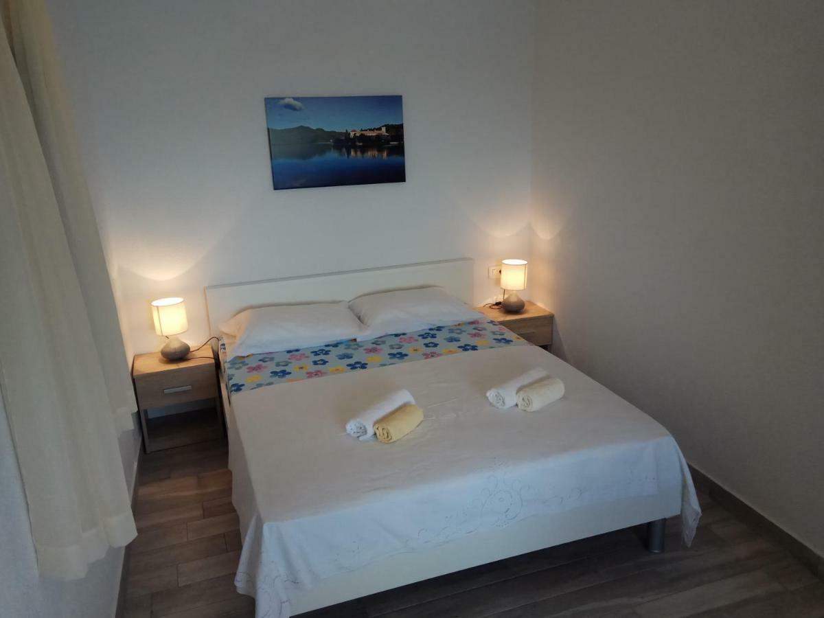 Sobra Adriatic - Apartment With Jacuzzi מראה חיצוני תמונה
