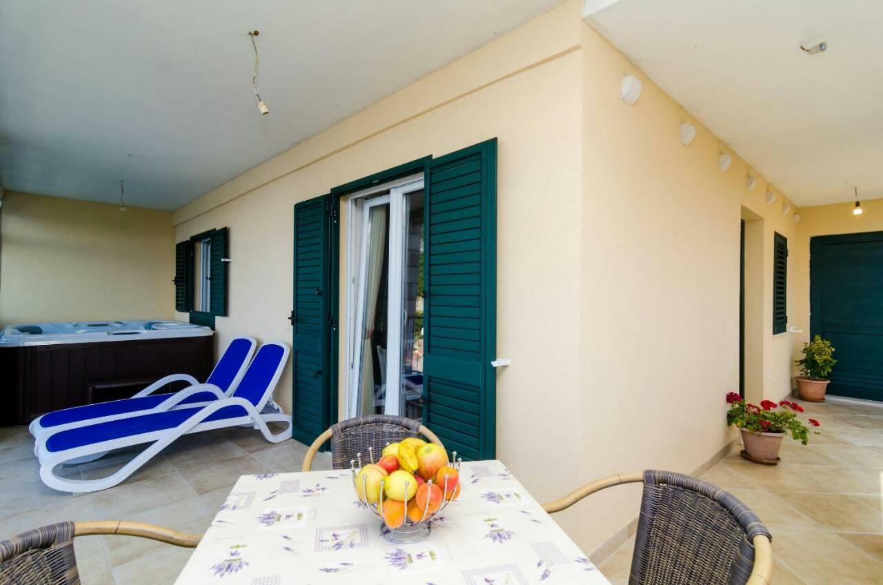 Sobra Adriatic - Apartment With Jacuzzi מראה חיצוני תמונה